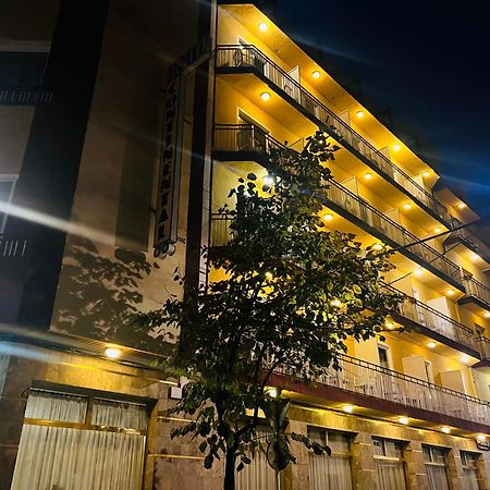 Hotel Continental Calella Bagian luar foto