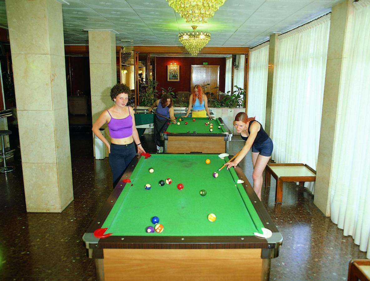 Hotel Continental Calella Bagian luar foto