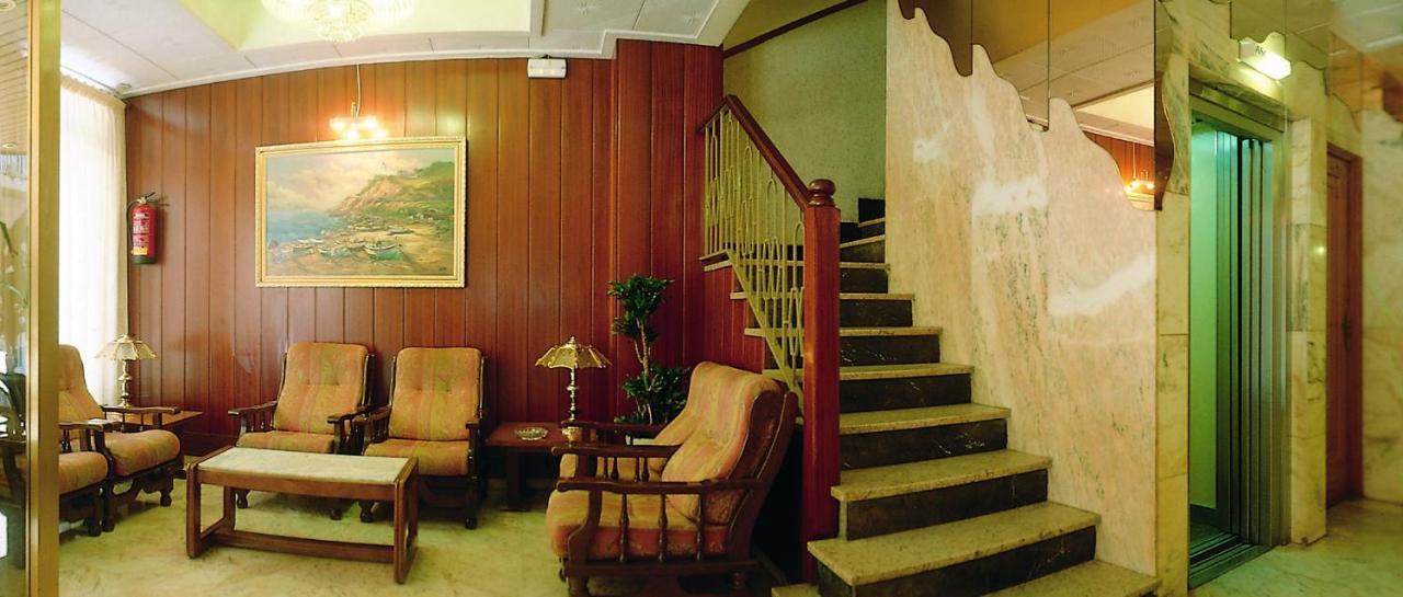 Hotel Continental Calella Bagian luar foto