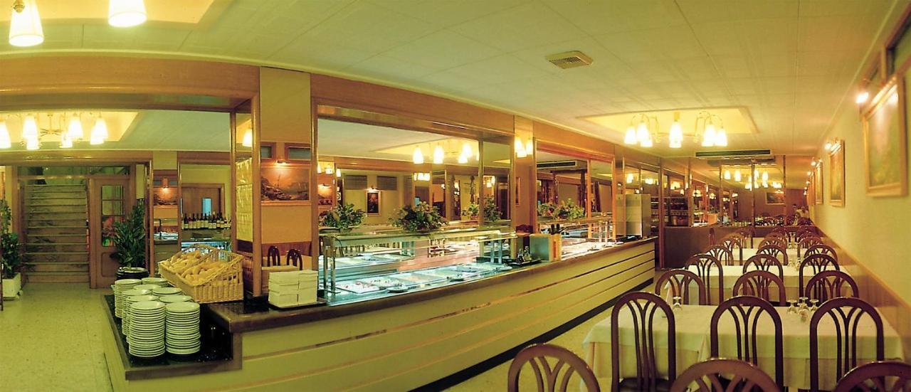 Hotel Continental Calella Bagian luar foto