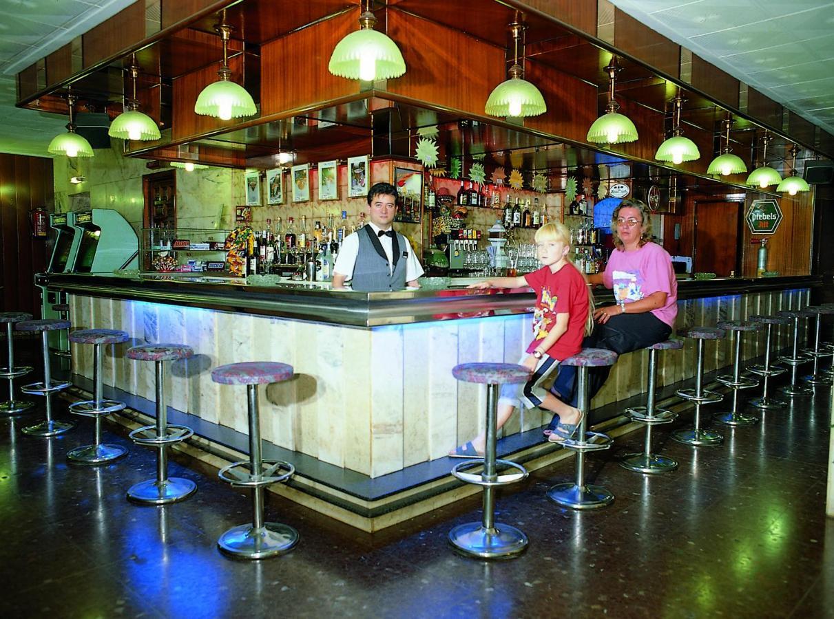 Hotel Continental Calella Bagian luar foto