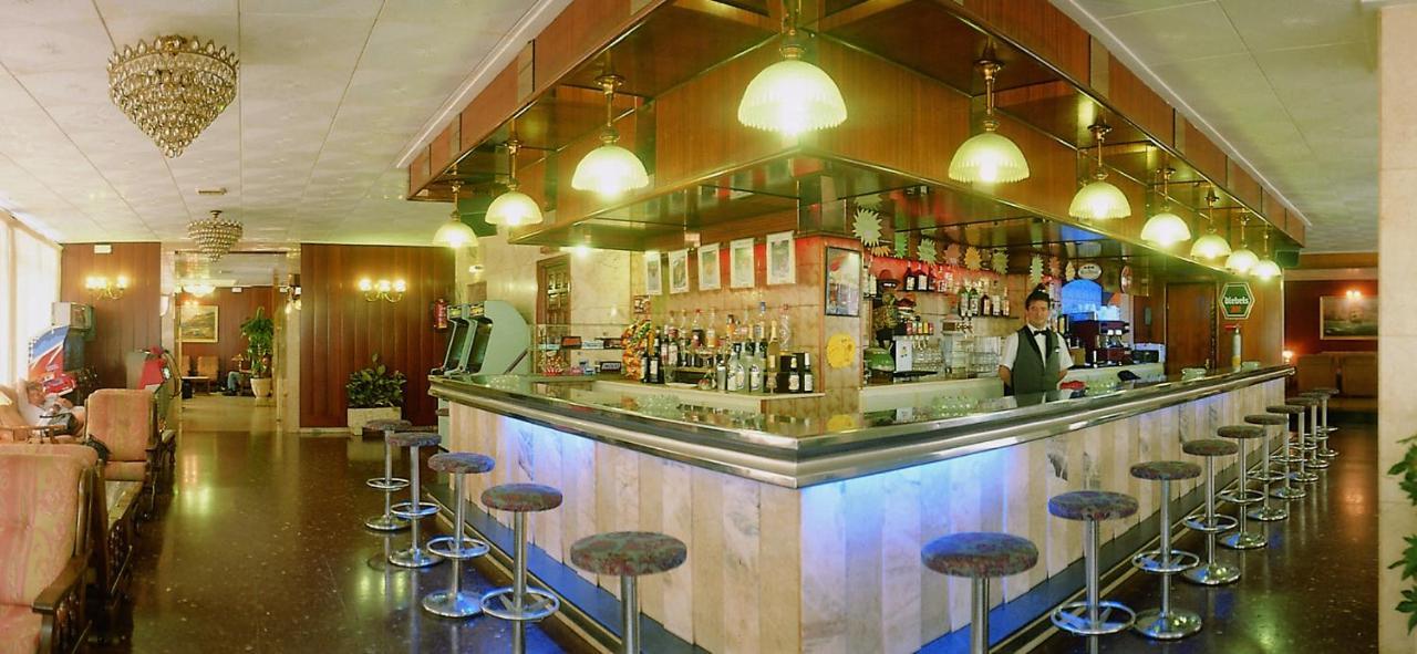 Hotel Continental Calella Bagian luar foto