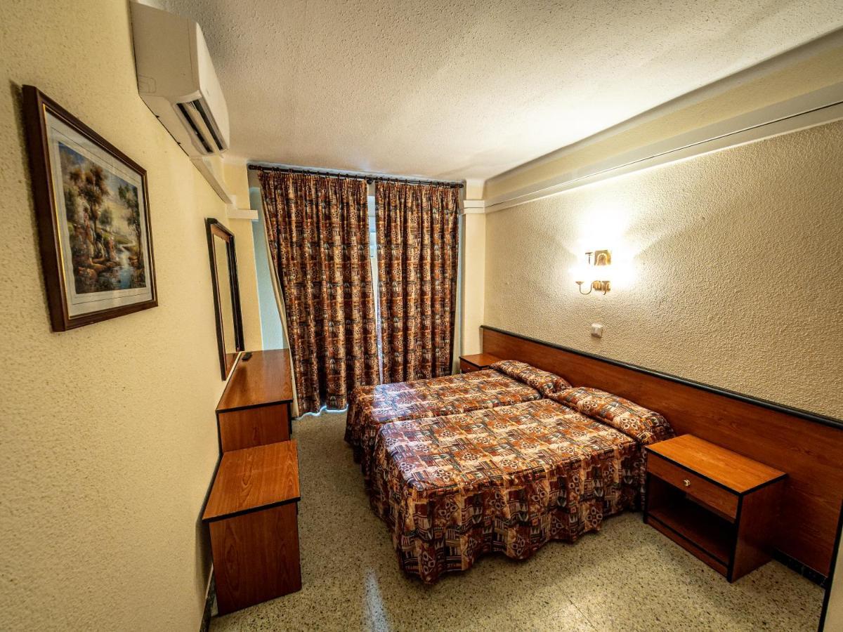 Hotel Continental Calella Bagian luar foto