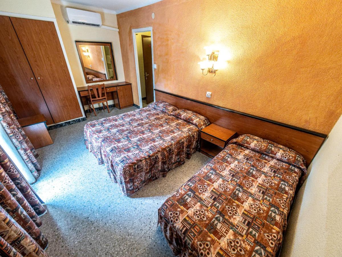 Hotel Continental Calella Bagian luar foto