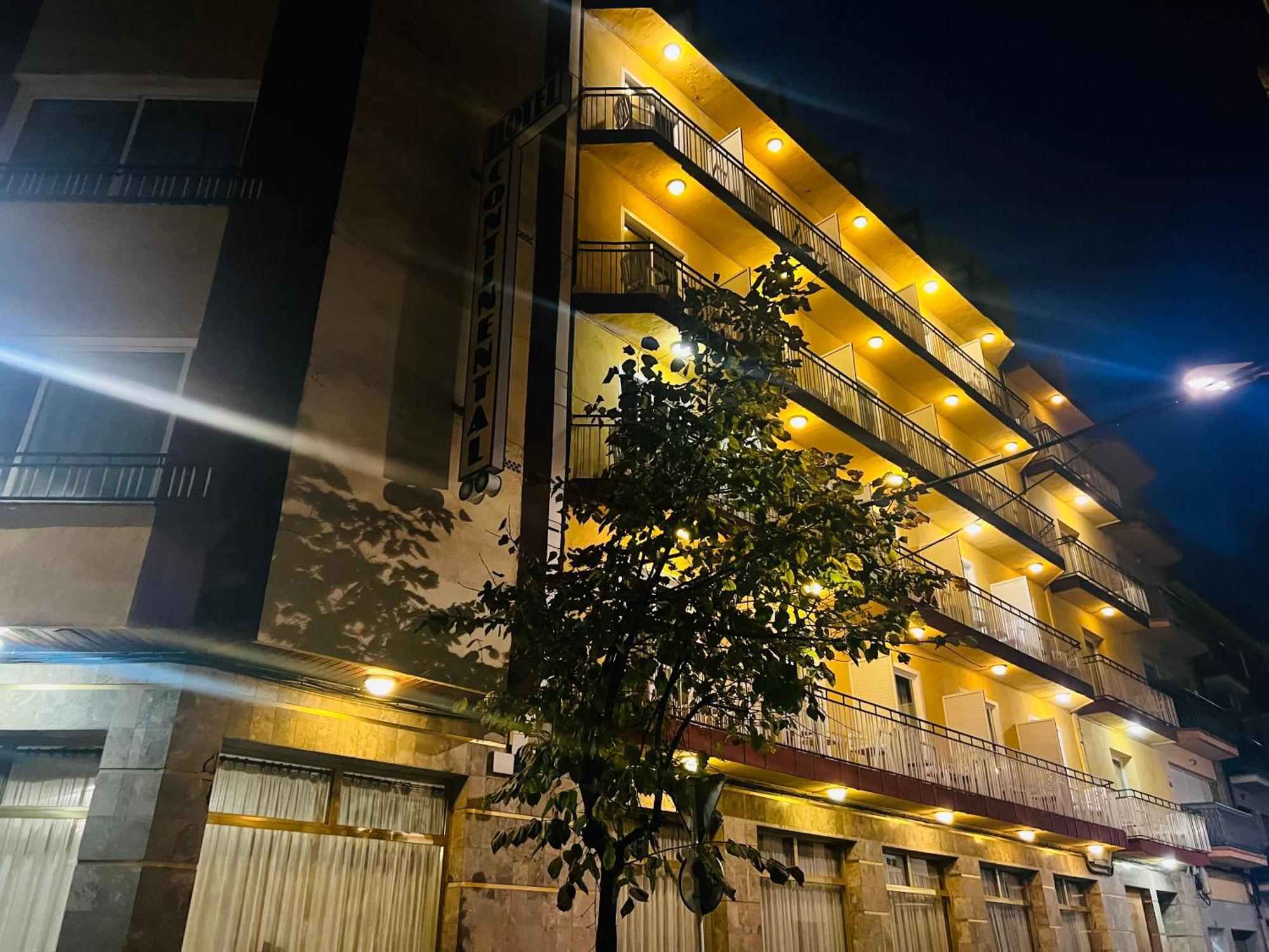 Hotel Continental Calella Bagian luar foto